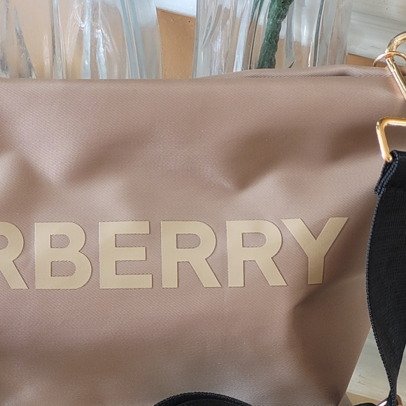 Burberry - Picture 14 of 15